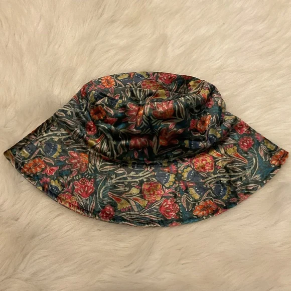 Natural Life Printed Velvet Bucket Hat - Picture 4 of 7